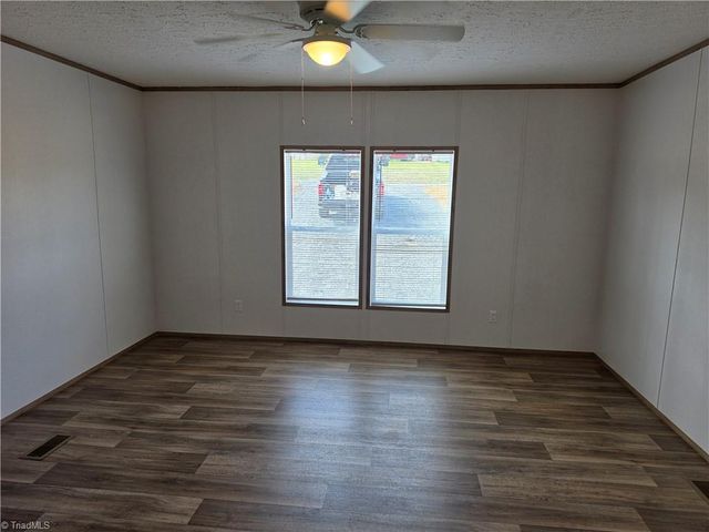 182 Briar Creek Estates, Thomasville, NC 27360