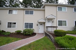 74 Washington Road APT 16, Woodbury, CT 06798