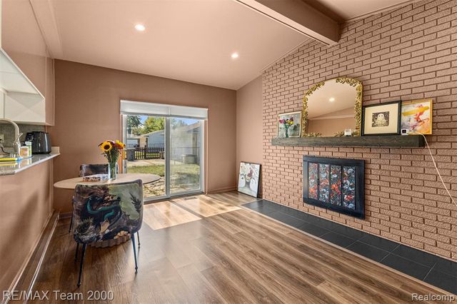 7085 London Court, Canton, MI 48187