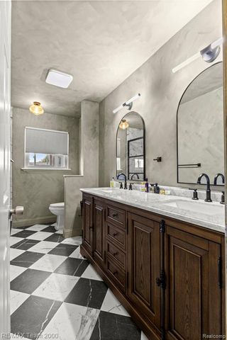 7085 London Court, Canton, MI 48187