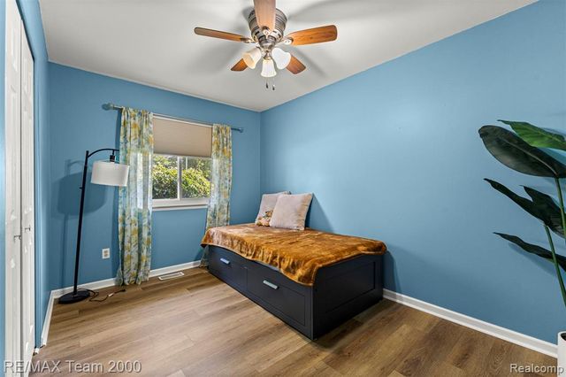 7085 London Court, Canton, MI 48187