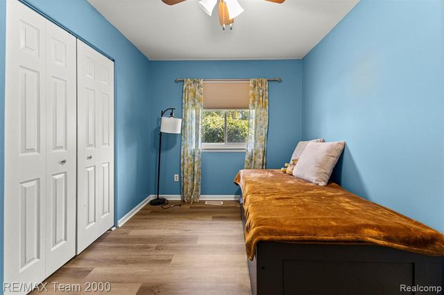 7085 London Court, Canton, MI 48187