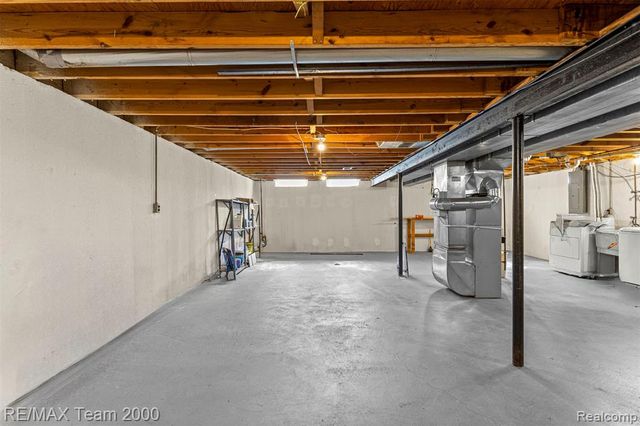 7085 London Court, Canton, MI 48187