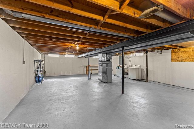 7085 London Court, Canton, MI 48187