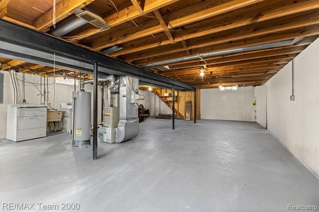 7085 London Court, Canton, MI 48187