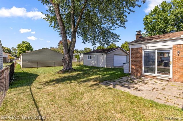 7085 London Court, Canton, MI 48187