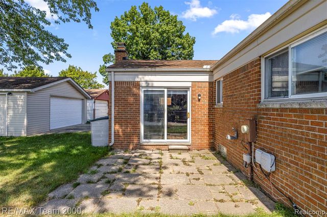 7085 London Court, Canton, MI 48187