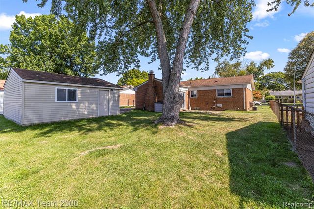 7085 London Court, Canton, MI 48187