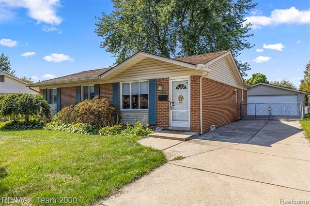 7085 London Court, Canton, MI 48187