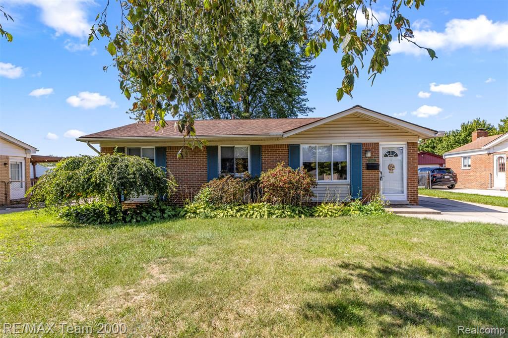 7085 London Court, Canton, MI 48187