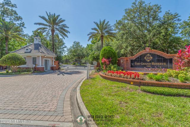 13810 SUTTON PARK Drive 828, Jacksonville, FL 32224