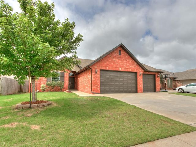 308 Madison Place Drive, Moore, OK 73160