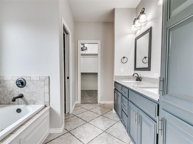 308 Madison Place Drive, Moore, OK 73160