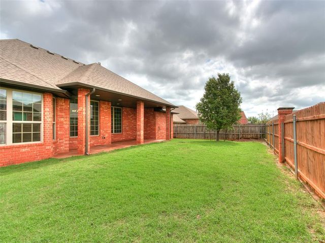 308 Madison Place Drive, Moore, OK 73160