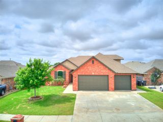 308 Madison Place Drive, Moore, OK 73160