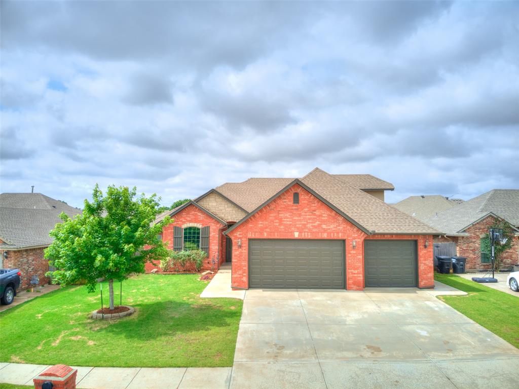308 Madison Place Drive, Moore, OK 73160