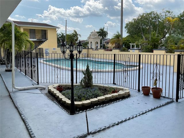 2079 NE 167th St 5, North Miami Beach, FL 33162