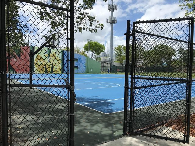 2079 NE 167th St 5, North Miami Beach, FL 33162