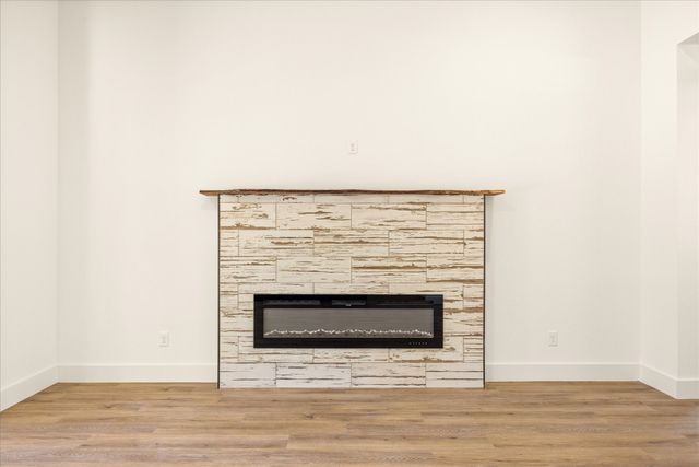 380 Schooner Way, Bluff Dale, TX 76433