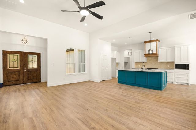 380 Schooner Way, Bluff Dale, TX 76433