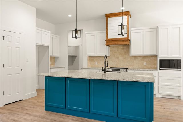 380 Schooner Way, Bluff Dale, TX 76433