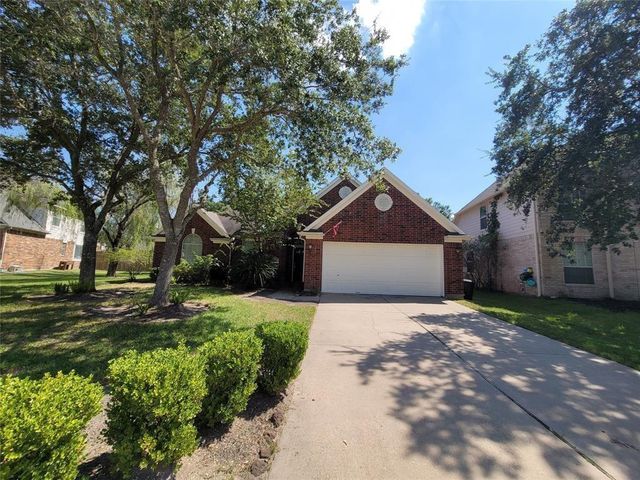 8011 Aspen Court, Baytown, TX 77523
