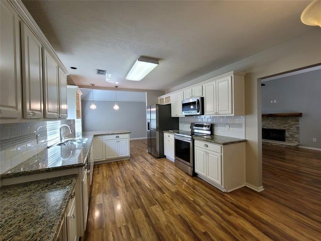 8011 Aspen Court, Baytown, TX 77523