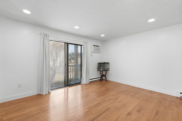 15 Houghton St 6, Worcester, MA 01604