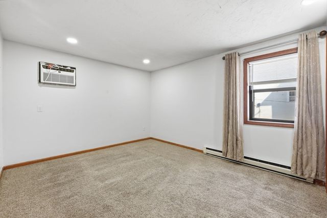 15 Houghton St 6, Worcester, MA 01604