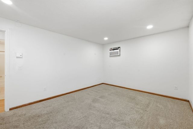 15 Houghton St 6, Worcester, MA 01604