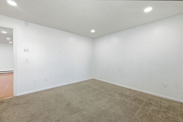 15 Houghton St 6, Worcester, MA 01604