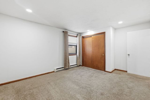 15 Houghton St 6, Worcester, MA 01604
