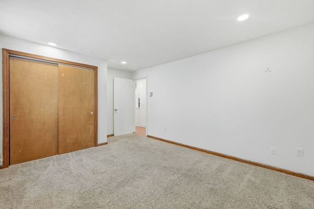 15 Houghton St 6, Worcester, MA 01604