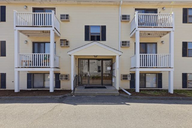 15 Houghton St 6, Worcester, MA 01604