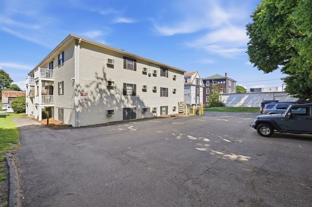 15 Houghton St 6, Worcester, MA 01604