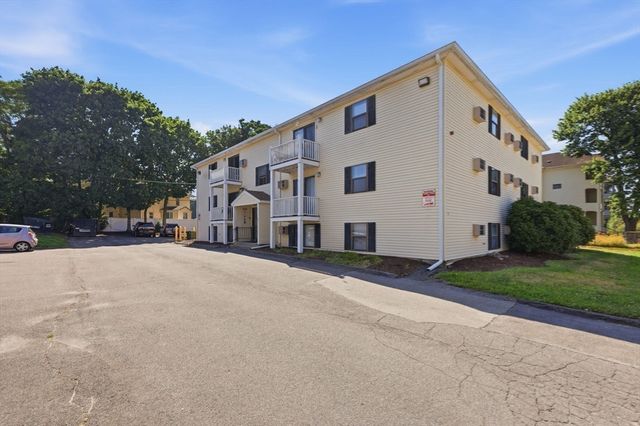 15 Houghton St 6, Worcester, MA 01604