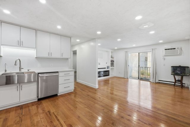 15 Houghton St 6, Worcester, MA 01604