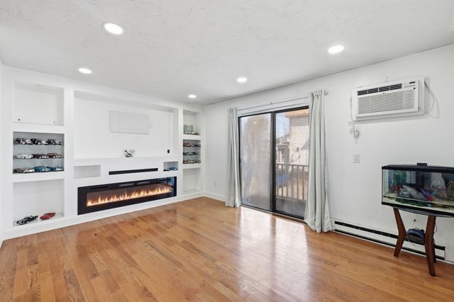 15 Houghton St 6, Worcester, MA 01604