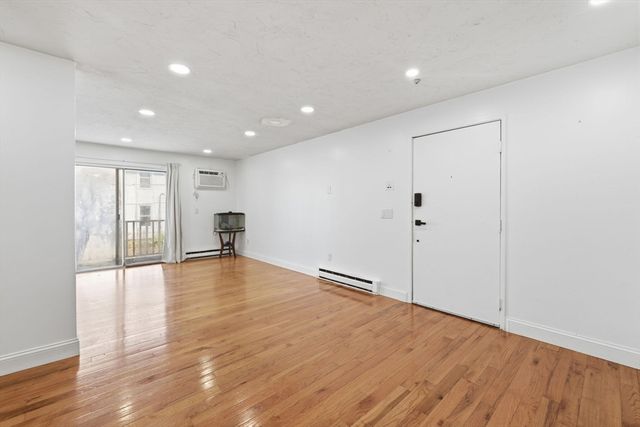 15 Houghton St 6, Worcester, MA 01604