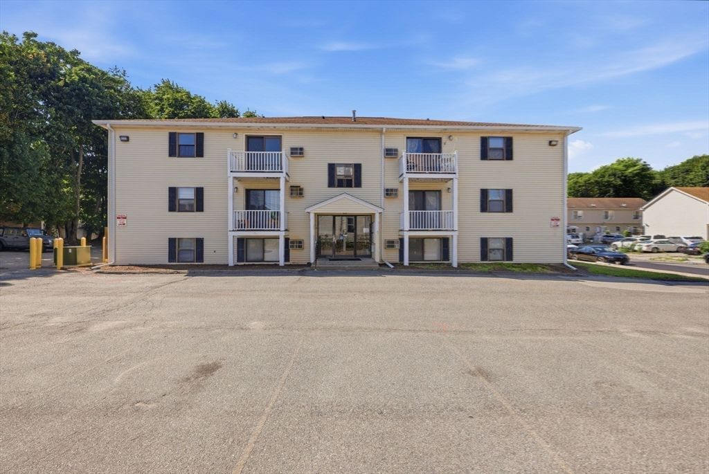 15 Houghton St 6, Worcester, MA 01604