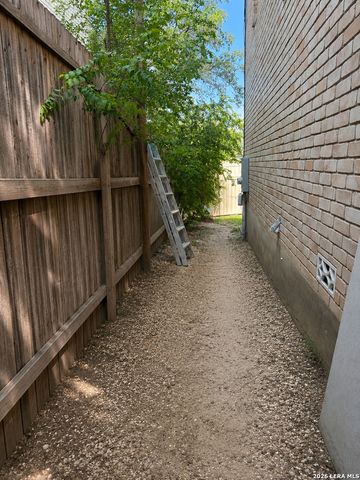 1402 Kingsbridge, San Antonio, TX 78253