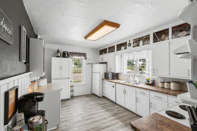 401 Columbia Avenue, Deforest, WI 53532