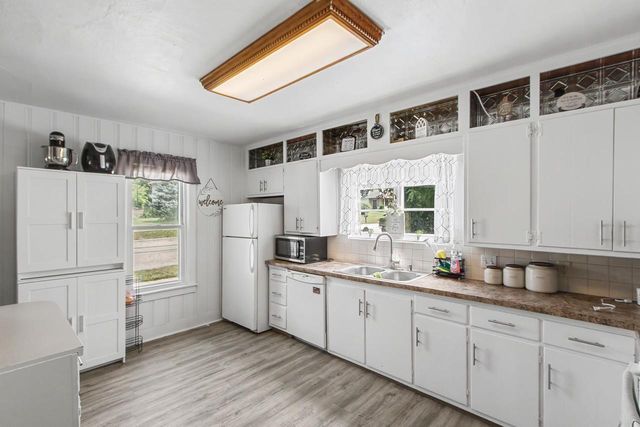 401 Columbia Avenue, Deforest, WI 53532