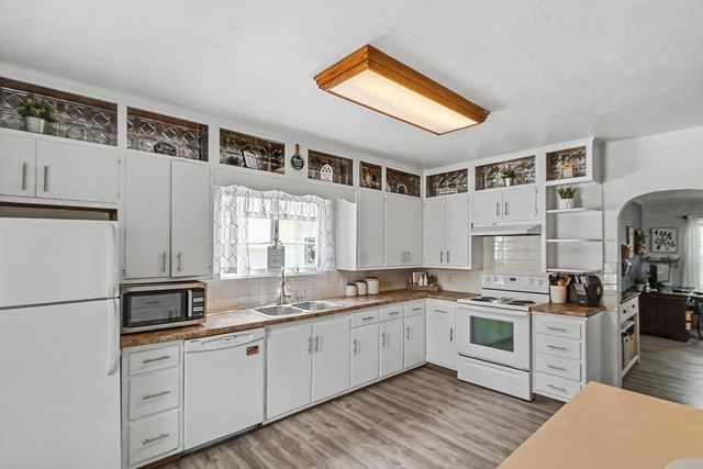 401 Columbia Avenue, Deforest, WI 53532