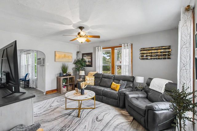 401 Columbia Avenue, Deforest, WI 53532