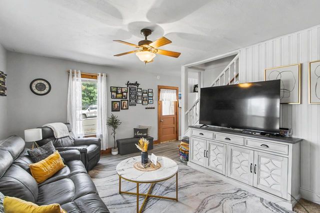 401 Columbia Avenue, Deforest, WI 53532