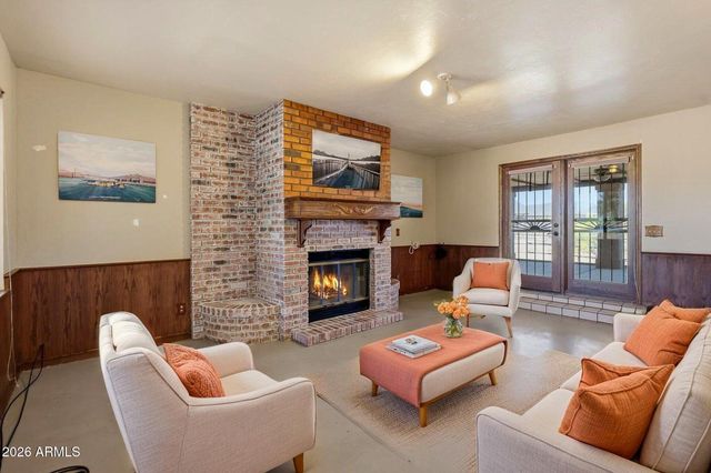 1302 E MADDOCK Road, Phoenix, AZ 85086