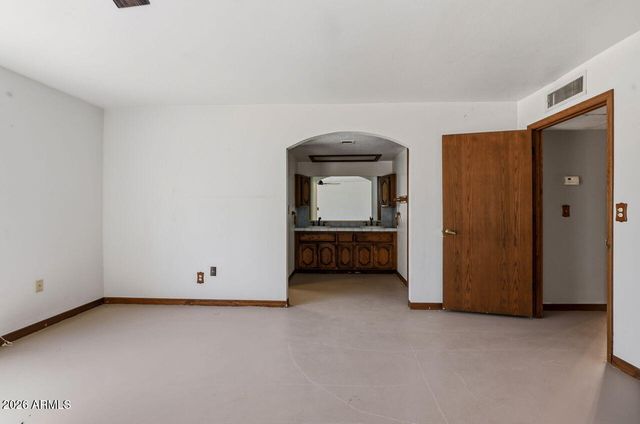 1302 E MADDOCK Road, Phoenix, AZ 85086