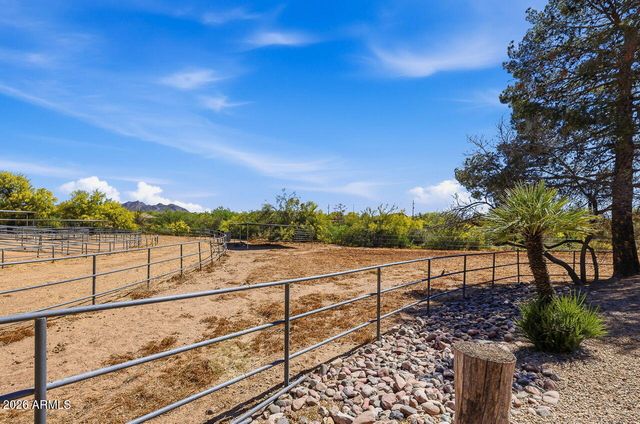 1302 E MADDOCK Road, Phoenix, AZ 85086