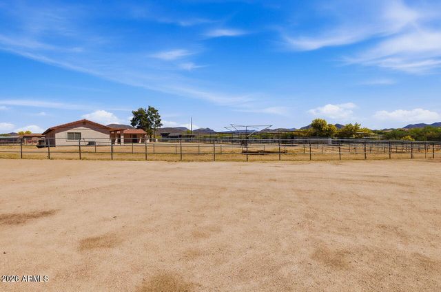 1302 E MADDOCK Road, Phoenix, AZ 85086